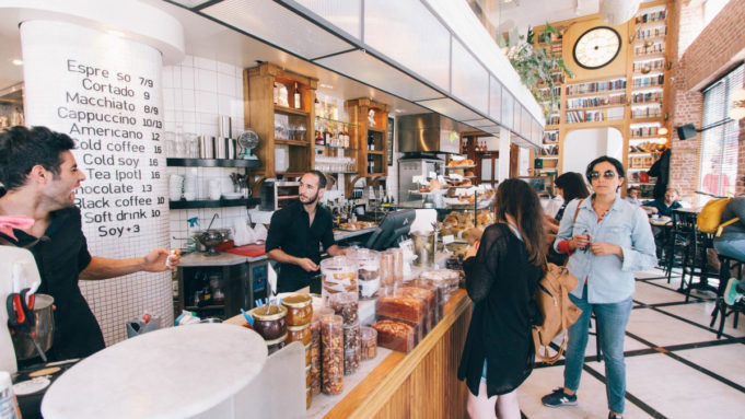 Jepret Posting Jual : Tips Memaksimalkan WhatsApp Business untuk Usaha