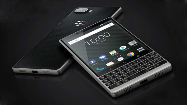 Smartphoen BlackBerry sebelumnya diproduksi oleh TCL