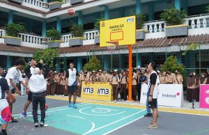 Indosat Ooredoo Hutchison Bawa Para Pemain IBL ke Sekolah di Indonesia