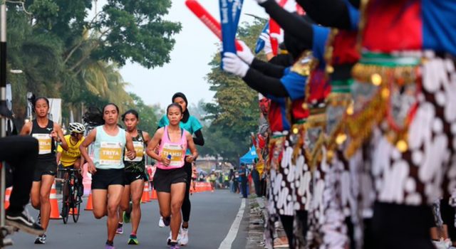 Borobudur Marathon: Berlari di Tengah Kemegahan Candi Borobudur dan Kehangatan Masyarakat Magelang sumber foto: harian Kompas