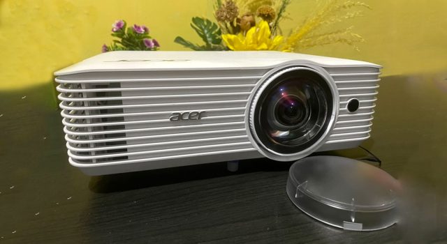 Review Proyektor Acer S1286H: Sajikan Gambar Beresolusi Tinggi dengan Fitur Short Throw