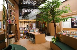 Ada Kafe dan Robot Pintar di OPPO Experience Store Terbesar di Indonesia