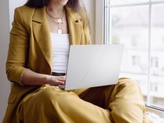ASUS Zenbook 14 OLED (UX3405) Jadi Laptop Ultraportable Premium Pertama dengan Prosesor AI