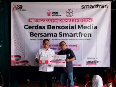 Wujudkan Pemerataan Literasi Digital, Smartfren Berikan Laptop untuk Sekolah Masyarakat Marginal