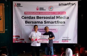 Wujudkan Pemerataan Literasi Digital, Smartfren Berikan Laptop untuk Sekolah Masyarakat Marginal
