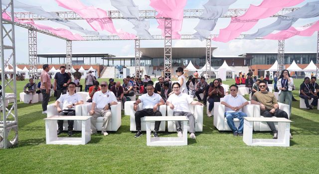 OPPO RUN 2024 sukses digelar di Bali dengan lebih dari 5.000 peserta dari 23 negara. Acara ini meriah dengan peluncuran OPPO Find X8 Series dan donasi untuk disabilitas