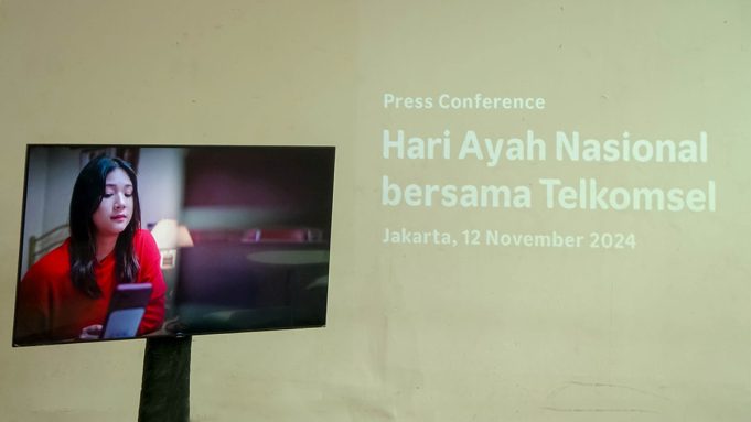 Dalam rangka memperingati Hari Ayah Nasional, Telkomsel meluncurkan kampanye bertajuk #TeleponSebelumTerlambat