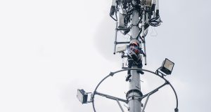 Smartfren Tingkatkan Kapasitas Jaringan untuk Natal 2024 dan Tahun Baru 2025