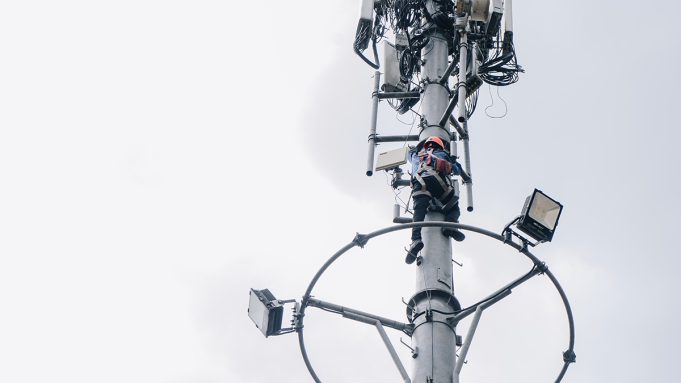 Smartfren Tingkatkan Kapasitas Jaringan untuk Natal 2024 dan Tahun Baru 2025