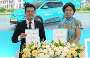 XL Axiata dan Xanh SM Jalin Kerja Sama Taksi Listrik IoT