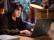 Laptop gaming Acer Nitro V 17 AI dengan layar QHD 17,3 inci dan refresh rate 165 Hz