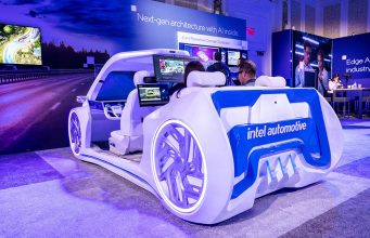 Intel memperkenalkan solusi whole-vehicle di CES 2025 untuk mendukung kendaraan berbasis software.