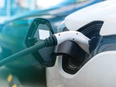 Proses charging baterai mobil listrik