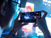 Galaxy S25 Series dengan fitur Nightography untuk fancam konser lebih jernih.