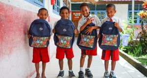 Program Telkomsel Sambungkan Senyuman untuk Generasi Gemilang, donasi tas sekolah hasil penukaran Telkomsel Poin dan uCoin by.U.