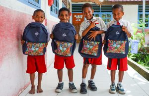 Program Telkomsel Sambungkan Senyuman untuk Generasi Gemilang, donasi tas sekolah hasil penukaran Telkomsel Poin dan uCoin by.U.