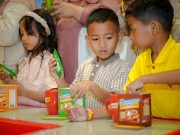 Wahana edukasi Enerland mengajarkan pentingnya sarapan bergizi lengkap kepada anak-anak dengan cara interaktif.