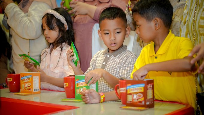 Wahana edukasi Enerland mengajarkan pentingnya sarapan bergizi lengkap kepada anak-anak dengan cara interaktif.