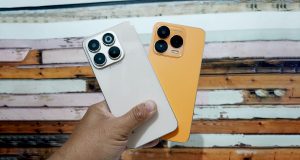 nubia V70 (kiri) dan Design (kanan)