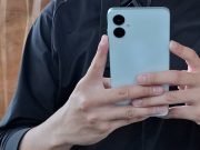 Galaxy A06 dengan fitur keamanan Samsung Knox Vault, Auto Blocker, dan Secure Folder untuk perjalanan mudik yang lebih aman.