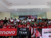 Kegiatan CSR Lenovo Indonesia dalam memberikan bantuan laptop dan sembako di Jadetabek.