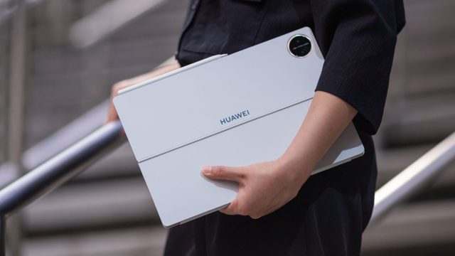HUAWEI-MatePad-Pro-13 MatePad Pro 13.2 dengan Flexible OLED PaperMatte Display dan fitur produktivitas unggulan.