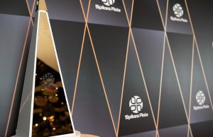 Penghargaan Advertiser of the Year 2025 diberikan kepada Samsung Electronics di Spikes Asia.