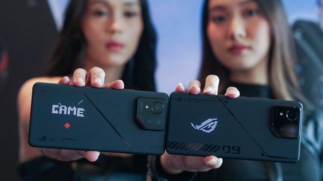 Versi-terbaru-dari-ponsel-gaming-premium-ikonik-ini-menghadirkan-layar-AniMe-Vision-yang-lebih-canggih,-performa-luar-biasa,-dan-beragam-fitur-gaming-berbasis-AI. ROG Phone 9 Series dengan desain premium dan performa gaming AI