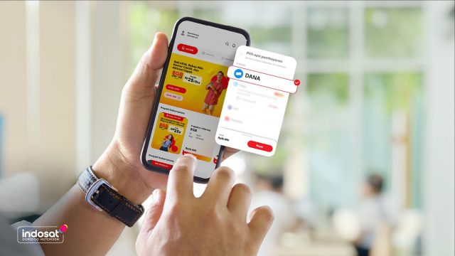 eSim-IM3-X-DANA-(2) Ilustrasi penggunaan eSIM IM3 melalui aplikasi DANA untuk kemudahan pembayaran dan aktivasi.