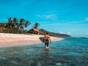wisatawan Indonesia menikmati perjalanan berkelanjutan dengan Agoda