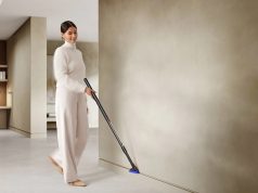 Dyson PencilVac penyedot debu tertipis berwarna perak dengan Fluffycones dan fitur laser pembersih