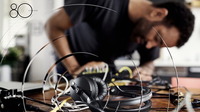 Sennheiser Rayakan 80 Tahun Inovasi Audio: Dari Mikrofon Legendaris hingga Teknologi Wireless Masa Depan