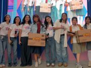 Para pemeran film Rangga & Cinta berfoto di Rumah Indofood Jakarta Fair 2025