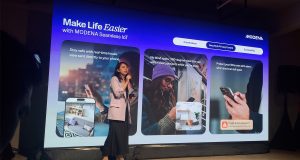 Head of IoT MODENA Verina Winata menjelaskan mengenai konsep MODENA seamless IoT