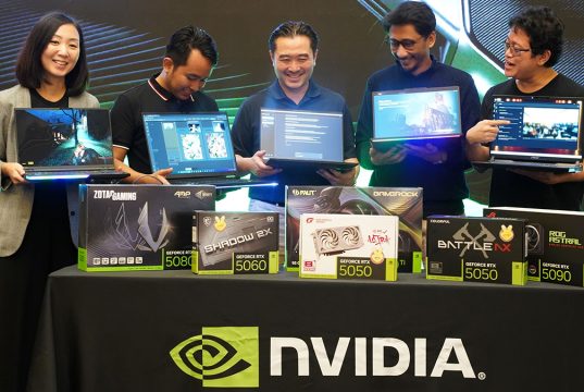 Para pembicara bersama GPU NVIDIA GeForce RTX 5090 terbaru dengan teknologi AI Blackwell