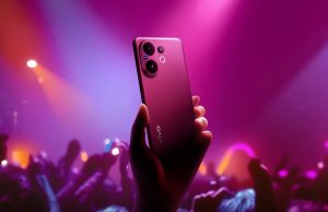 Smartphone vivo V60 dengan desain Festive Purple dan kamera ZEISS Telephoto pertama di seri V.