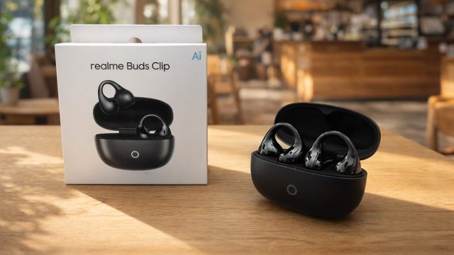 01-realme-buds-clip