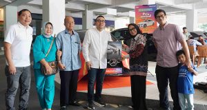 Pelanggan Telkomsel dari Medan Menangkan Mercedes-Benz dari Program Telkomsel Poin