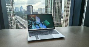 Laptop Polytron Luxia R5 dengan prosesor AMD Ryzen 5 dan layar IPS WUXGA 14 inci.