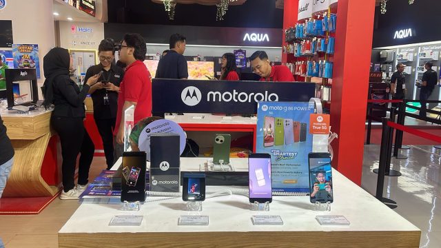 Motorola-di-booth-Erafone-JFK-2026