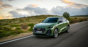 Audi Indonesia menghadirkan The New Audi Q5 Sportback dalam warna District Green yang menonjolkan konsep quiet luxury melalui desain premium, teknologi canggih, dan performa khas Audi.
