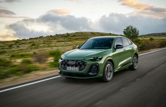 Audi Indonesia menghadirkan The New Audi Q5 Sportback dalam warna District Green yang menonjolkan konsep quiet luxury melalui desain premium, teknologi canggih, dan performa khas Audi.