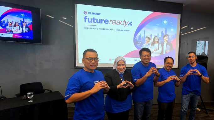 Female Future Leader 2026 XLSMART Resmi Dibuka