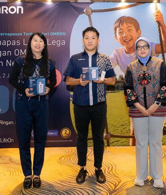 OMRON Luncurkan Nebulizer NE-U300, Alat Terapi Pernapasan Portabel untuk Anak dan Keluarga