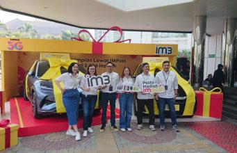 IM3 menggelar Pesta Hadiah IMPoin dengan menampilkan dua mobil listrik berhiaskan pita kuning dan tim IM3 di depan panggung promosi bertema “Kejar Impian Lewat IMPoin”.